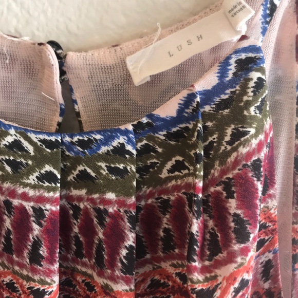 Size small sun dress with key whole back - Picture 2 of 3